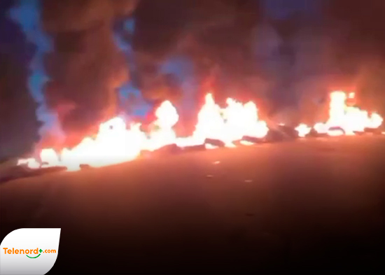 Comunitarios bloquean Autopista del Nordeste en protesta por carretera