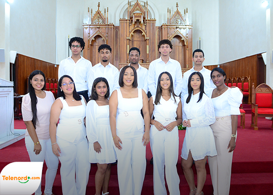 Celebran misa por la graduación de los estudiantes de bachiller del Colegio Renacimiento SFM