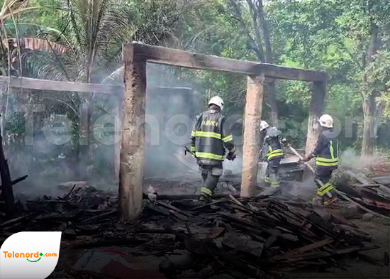 Incendio reduce a cenizas fábrica de quipes y chulitos en SFM
