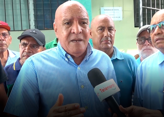Villa Olímpica y Piantini realizan piquete frente a oficinas del INAPA por falta de agua