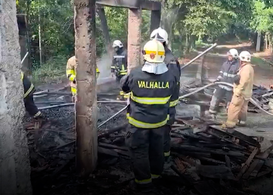Incendio reduce a cenizas fábrica de quipes y chulitos en SFM