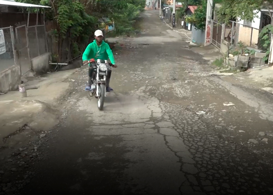 Persisten mal estado de calles en sector Los Jardines SFM
