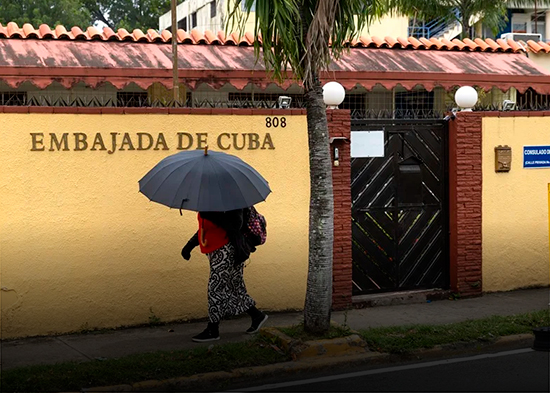 Cuba atribuye a presiones de EE. UU. la expulsión de sus diplomáticos en República Dominicana