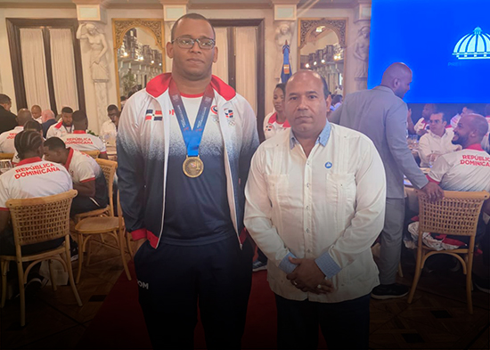 Josué Araujo conquista la Feria de las Flores en Medellín, Colombia y brilla también en el Blitz Internacional