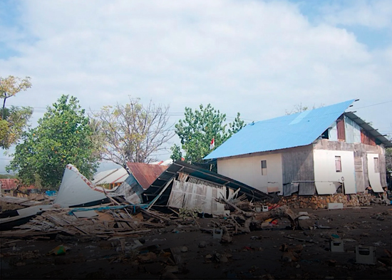 Más de 5.000 indonesios permanecen desplazados tras el fuerte terremoto de 7,7