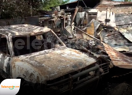 Voraz incendio reduce a cenizas una vivienda en sector Mama Tingó