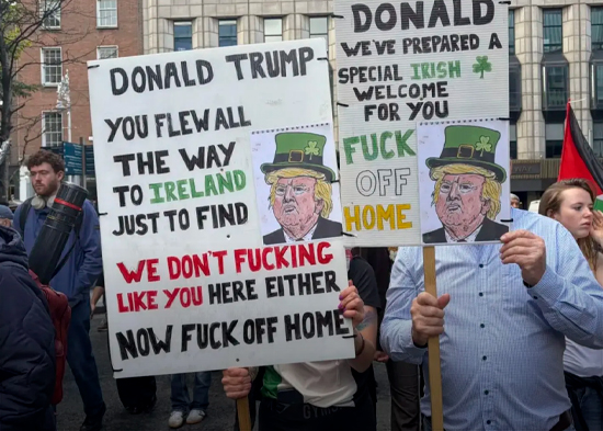Miles de personas protestan en Dublín por la visita de Trump