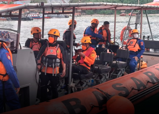 Un muerto y 102 supervivientes en Indonesia tras incidente en un barco con 243 pasajeros