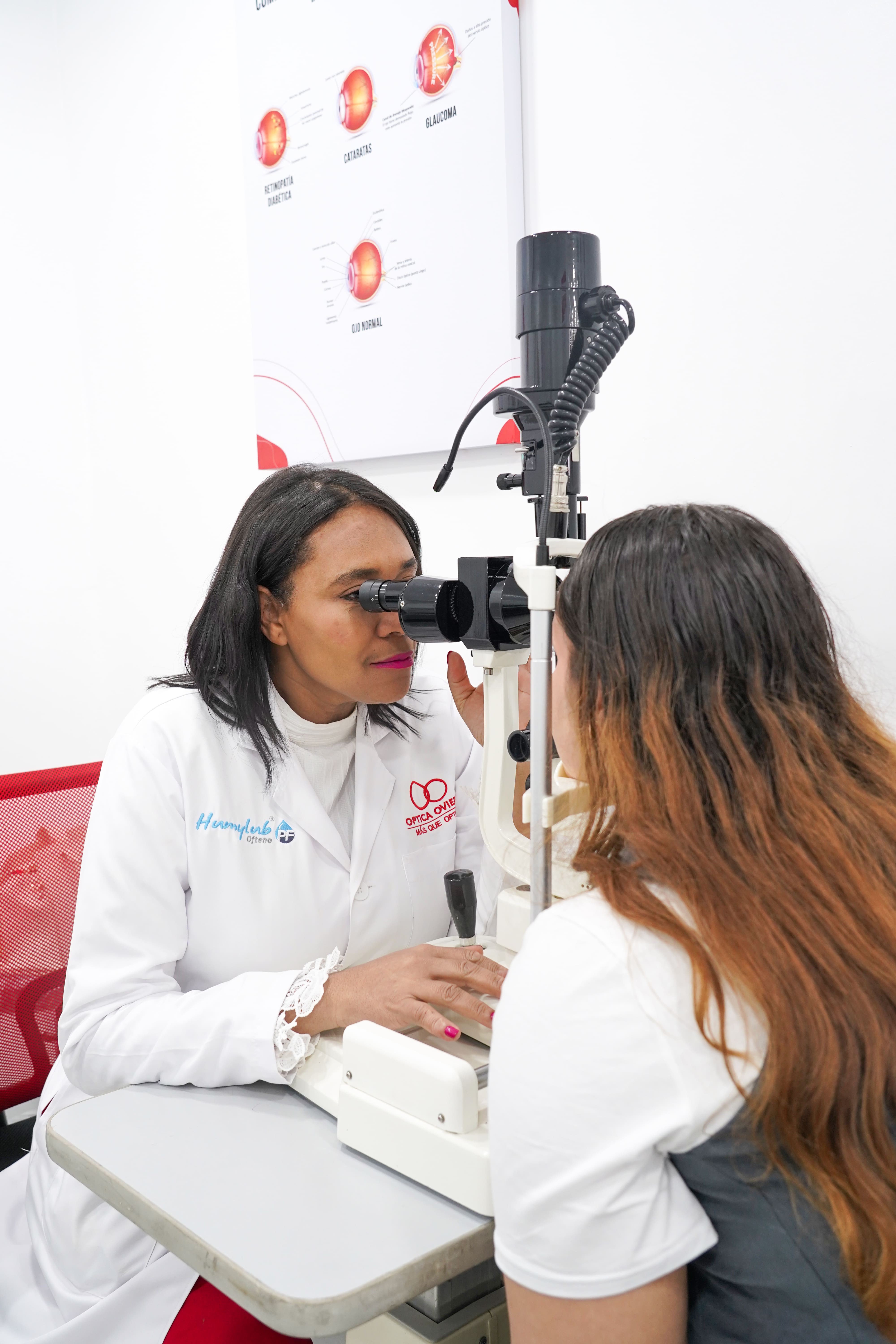 Consulta_oftalmológica_en_la_nueva_sucursal.jpg